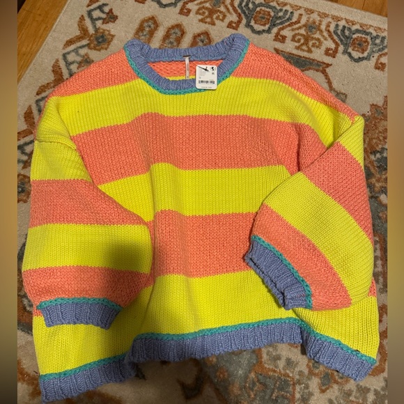 NWT Free People Beach Ball Chic Pullover - Picture 2 of 4